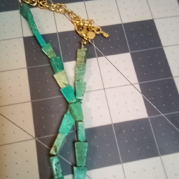 Elegant Green and Gold Necklace with Tassels - Picture 7 of 7